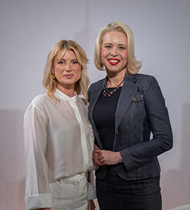 Urška Klakočar Zupančič z Metko Kežar